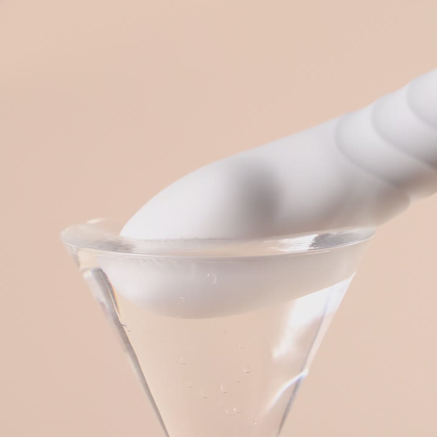 Joylume Soft Paw vibrator demonstrating smooth thrusting motion and control